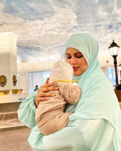 Sahar Afsha Instagram - My husband  has made me laugh, wiped my tears , hugged me tight when I was lonely , watched me succeed , seen me fail , kept me strong … ❤️ I love u @arizzshaikh your my blessing 
My lifeline , My world , My love ❤️
I often talk to Allah about you, he knows how much I love u ❤️ 
Nothing is more beautiful in this world then just holding ur hand , u make me feel so comfortable n loved ❤️ 

.

.

.

.

.

..

.

#saharafsha #trending #restaurant #bangalore #love #date #husband #life #deen #islam #hijab #fashion #blogger #instagood #instagram #instadaily