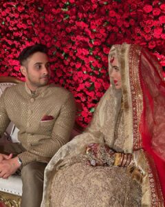 Sahar Afsha Instagram - Thank u for always being there @arizzshaikh ❤️ 
Righteous spouse assist one another in preserving their faith by offering help, support & advice that enables them to obey Allah & abstain from sinning which is why the prophet (pbuh ) said that marriage is half of the religion 

.

.

.

.

.

.

#saharafsha #arizshaikh #couplegoals #deen #love #hijab #