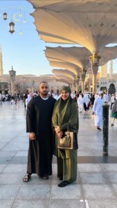 Sahar Afsha Instagram - Ramadan Mubarak 🌙 your sincere prayers, your devotion, your faith in Allah, will make you a better human , to serve this society with wisdom & truth 💫💐

May Allah swt listen to all your prayers & grant you forgiveness & fill your life with divine light of luck & joy❤️

.

.

.

.

#saharafsha #madinah #ummah #umrah #deen #ramadan #ramzan #mubarak #love #holymonth #islamicquotes #islam #hijab #allahamdulillah