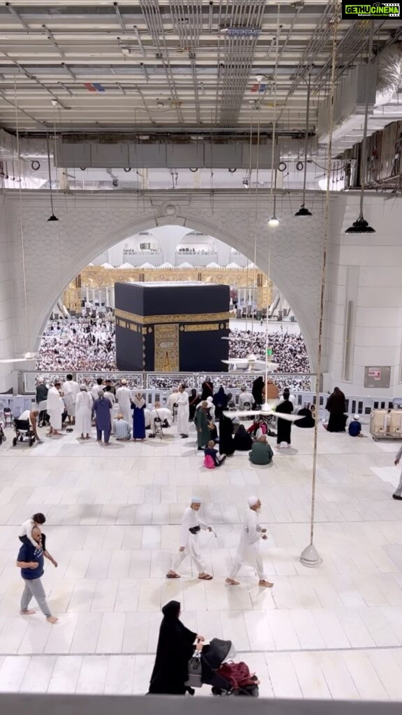 Sahar Afsha Instagram - Kaaba 🕋 Ki raunaq ❤️ Allah hu Akbar ❤️ Allah swt sab ko uske ghar baar baar bulaye❤️ Masjid Al Haram,Mecca Al Mukarramah,Saudi Arabia.