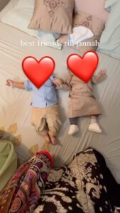 Sahar Afsha Instagram - Best friend is someone who constantly remind u of Allah swt , so that you meet again in jannah 💕 @saiyadtariqjamil & Mohd Azlan  Frnd from the time they were born n Insha allah till jannah ❤️🤲
 Just lik there mothers @sanakhaan21 & me 💕 #allahﷻ 

.
#bestfriends #deen #islam #sanakhan #saharafsha