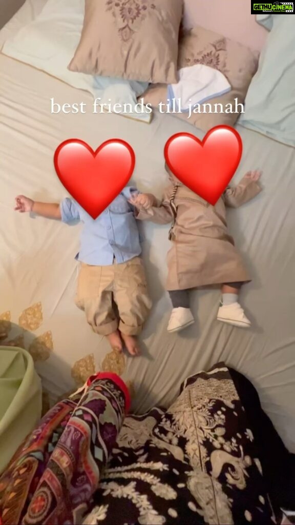 Sahar Afsha Instagram - Best friend is someone who constantly remind u of Allah swt , so that you meet again in jannah 💕 @saiyadtariqjamil & Mohd Azlan Frnd from the time they were born n Insha allah till jannah ❤️🤲 Just lik there mothers @sanakhaan21 & me 💕 #allahﷻ . #bestfriends #deen #islam #sanakhan #saharafsha Mumbai, Maharashtra