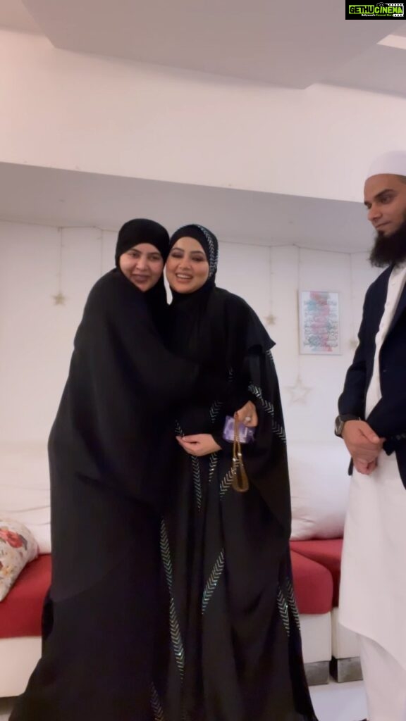 Sahar Afsha Instagram - Dear @sanakhaan21 your half of ummah & you raising the other half , you are helping us to complete our half deen no doubt your an inspiration to many n changed many lives , I pray that you change many more , indeed your precious ❤️ Hamare bhai @anas_saiyad20 is also a great support, Allahamdulliah