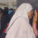 Sahar Afsha Instagram - How I wished , cried & prayed so much for it , to touch this ❤️ To let my tears fall here ❤️ & lay my head on the blessed ground 😭 Allahamdulliah . . . . #saharafsha #ummah #hijab #love #deen #islam #islamicquotes #spreadlove Mecca, Saudi Arabia