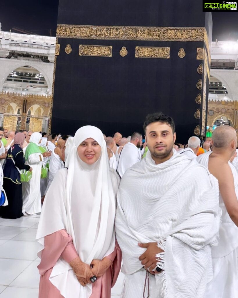 Sahar Afsha Instagram - Allah has Upgraded us to another level By the grace of Allah swt , wil soon be parents insha allah ❤️ Our lives have transformed in a way that we couldn’t even imagine, Allah has bought a new kind of meaning to our life’s ..❤️ Allahamdulliah ❤️ this ummrah was extremely special..!!! .. . . . . #saharafsha #mecca #ummah #hijab #love #umrah #life Mecca, Saudi Arabia