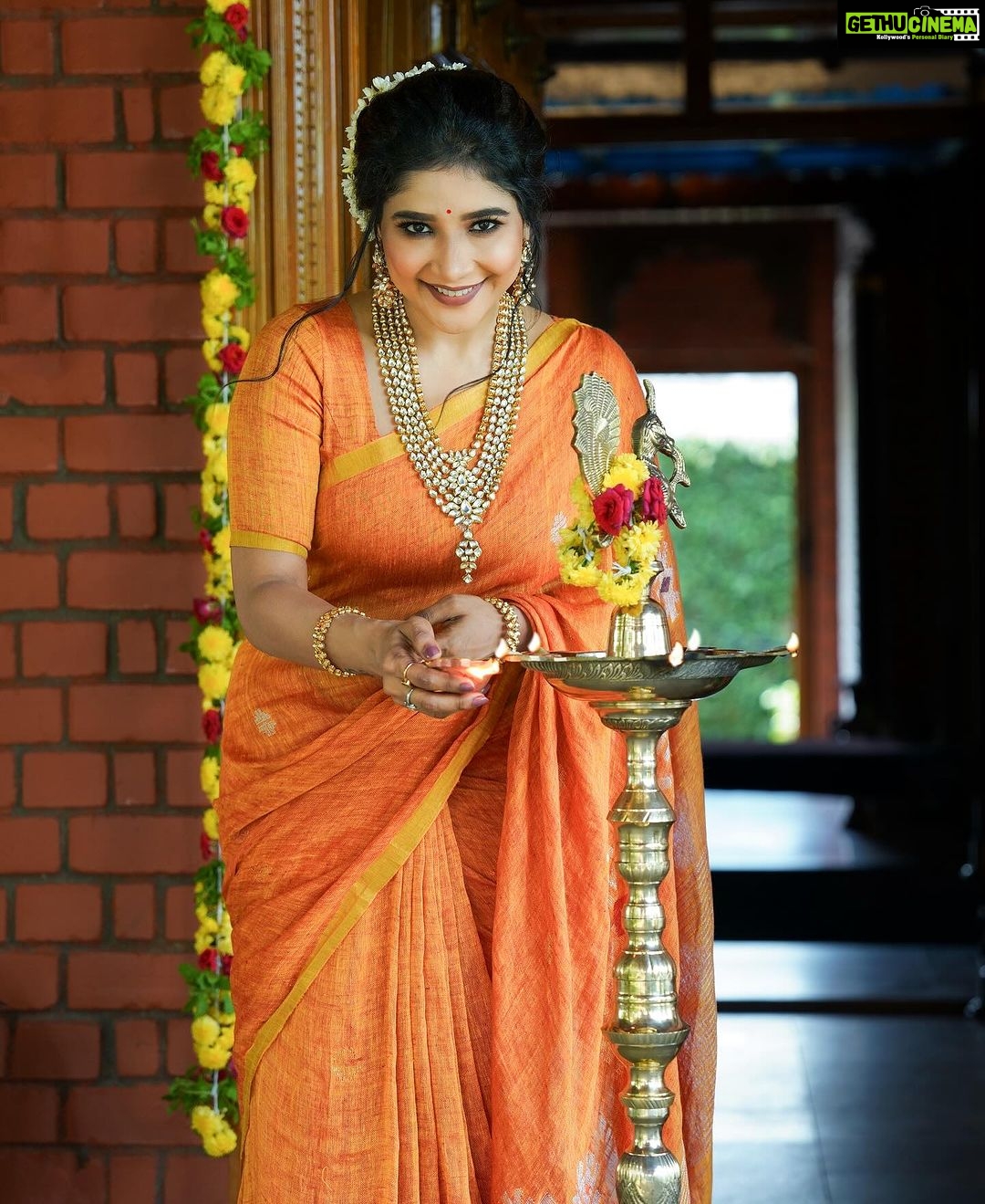 Sakshi Agarwal Instagram - May this Diwali brighten your lives with prosperity, happiness, and the glow of positivity. Grateful for your support and wishing you a joyous festival! 🪔✨ #DiwaliCheers #Gratitude . Photography : @en.nizharpadam Make up : @murugeshmakeup_hair Hair : @elegant_bridalstudio Outfit : @thanvi_boutique Jewellery : @fineshinejewels Location : @Praku1989 @ecrbeach Shoot cordination : @jonnyjd5 . #diwaliwishes #sakshiagarwal ECR Beach,Chennai