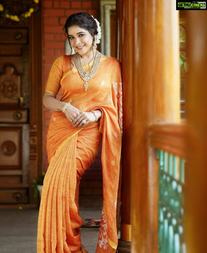 Sakshi Agarwal Instagram - May this Diwali brighten your lives with prosperity, happiness, and the glow of positivity. Grateful for your support and wishing you a joyous festival! 🪔✨ #DiwaliCheers #Gratitude . Photography : @en.nizharpadam Make up : @murugeshmakeup_hair Hair : @elegant_bridalstudio Outfit : @thanvi_boutique Jewellery : @fineshinejewels Location : @Praku1989 @ecrbeach Shoot cordination : @jonnyjd5 . #diwaliwishes #sakshiagarwal ECR Beach,Chennai
