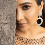 Sakshi Agarwal Instagram – Seeing the world through a different lens, one eye at a time.
.

Pic : @gk_.photography._ 
Hmua: @murugeshmakeup_hair @shalini_hairartist 
Location: @icchennai 
Retouch: @editors_desktop 
@jonnyjd5 
.
#uniqueperspective #oneeye #meshdress #beautyportrait #sakshiagarwal InterContinental Chennai Mahabalipuram Resort