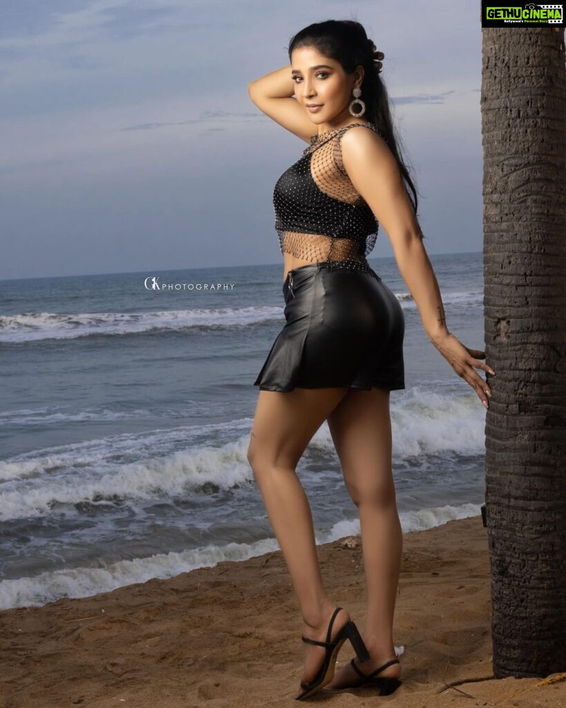 Sakshi Agarwal Instagram - Waves can’t compete with these curves in my black mesh dress . Pic : @gk_.photography._ Hmua: @murugeshmakeup_hair @shalini_hairartist Location: @icchennai Retouch: @editors_desktop @jonnyjd5 . #ootd #blackmesh #sandybeach #beachvibes #sakshiagarwal InterContinental Chennai Mahabalipuram Resort