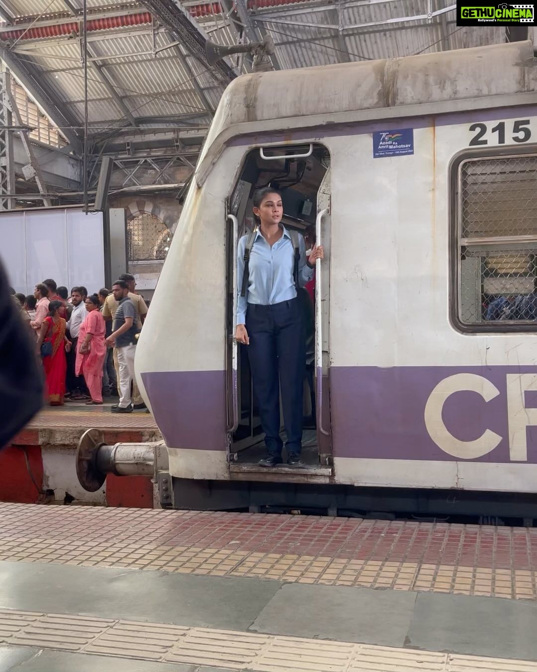 Sakshi Pradhan Instagram - Hello friends! #Yaariyan 2 is releasing Today 20th October 2023 ! This Project will always remain Special for me, urging to all the Yaaras to go watch and Enjoy the Movie.π #LocoPilot #VT π π©΅ #yaariyan2 Bombay central station