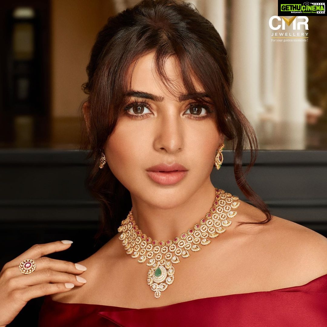 Samantha Instagram - Never tired of feeling like a Queen! And these emerald and ruby jewellery from @cmrjewellery are just π₯ Styling: @jukalker Makeup: @avnirambhia Hairstylist: @daksh_hairguru Photographer: @arjun.mark #CMRJewellery#festivejewellery #cmrwomen #goldjewellery