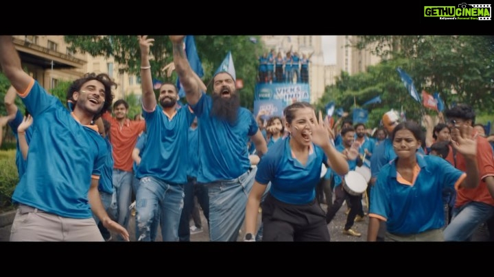 Samantha Instagram - Vicks Aruputo India Gelupu! No sport feels complete if not accompanied by cheering, hooting, clapping, and celebrating. For film stars, audience’s verdict in the theatres is what counts. For players, their confidence goes up significantly due to fans support and cheer. So go all out for your favourite sports star and cheer the loudest with Vicks and cricket legend Yuvraj Singh! Do not forget to share it with your friends! #ad#VicksKholIndiaBol#noKhichKhich#VickskiGoli