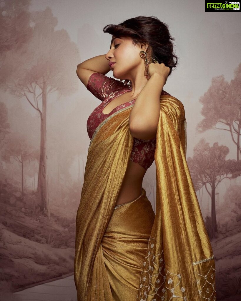 Samantha Instagram - As you drape in this Dance Of Duality Gold Saree, you are enveloped in the elegance of gold, a hue that has graced celebrations and rituals for centuries. It’s a color that symbolizes not just opulence but also purity, and in wearing it, you carry the essence of tradition on your shoulders. #CelebrateInSaaki #saaki #DanceOfDuality #saakiwomen #newcollection #samantharuthprabhu