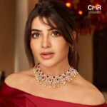 Samantha Instagram - Never tired of feeling like a Queen! And these emerald and ruby jewellery from @cmrjewellery are just 🔥 Styling: @jukalker Makeup: @avnirambhia Hairstylist: @daksh_hairguru Photographer: @arjun.mark #CMRJewellery#festivejewellery #cmrwomen #goldjewellery