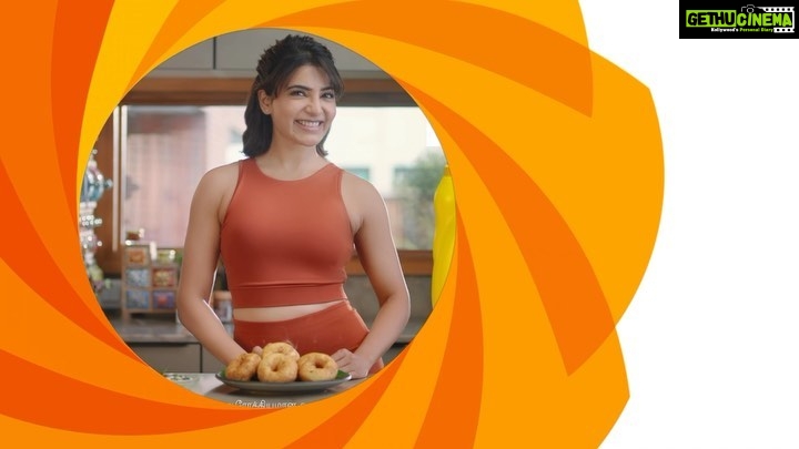 Samantha Instagram - When it comes to your meals, choosing the flavors of lightness and trans-fat-free can work wonders! It’s time to add @fortune.foods Sunlite Sunflower Oil to your kitchen cabinets and start cooking delicious dishes 😋 #FortuneOils #GharKaKhana #sunfloweroil
