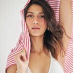 Samara Tijori Instagram - 🍿 Shot by @frontrowgypsy Makeup @makeupbyriddhima Styled by @aakrutisejpal Hair by @aakashnanchit Earrings @iblamebeads Rings @ishaaraindia @ascend.rohank