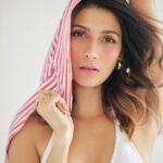 Samara Tijori Instagram - 🍿 Shot by @frontrowgypsy Makeup @makeupbyriddhima Styled by @aakrutisejpal Hair by @aakashnanchit Earrings @iblamebeads Rings @ishaaraindia @ascend.rohank
