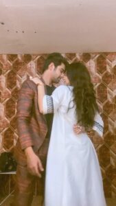Samarth Jurel Instagram - Mujhe Tum chupke chupke jab ese dekhti ho...!❤️ . #udaariyaan #onsetreel #nikhilkapoor #harleen #dance