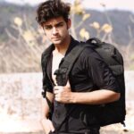 Samarth Jurel Instagram – Phool gir jaate hain jab Tum aati ho , andhi ho kya gamloo se kyu takrati ho.

#samarthjurel#catchmeifyoucan
