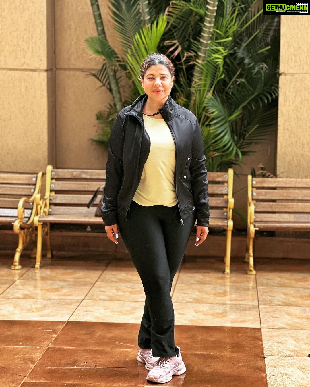 Sambhavna Seth Instagram - The Most Beautiful thing You can wear is Confidence 😻😻😻 Bas mere Andar wahi Missing hai🤪🤪