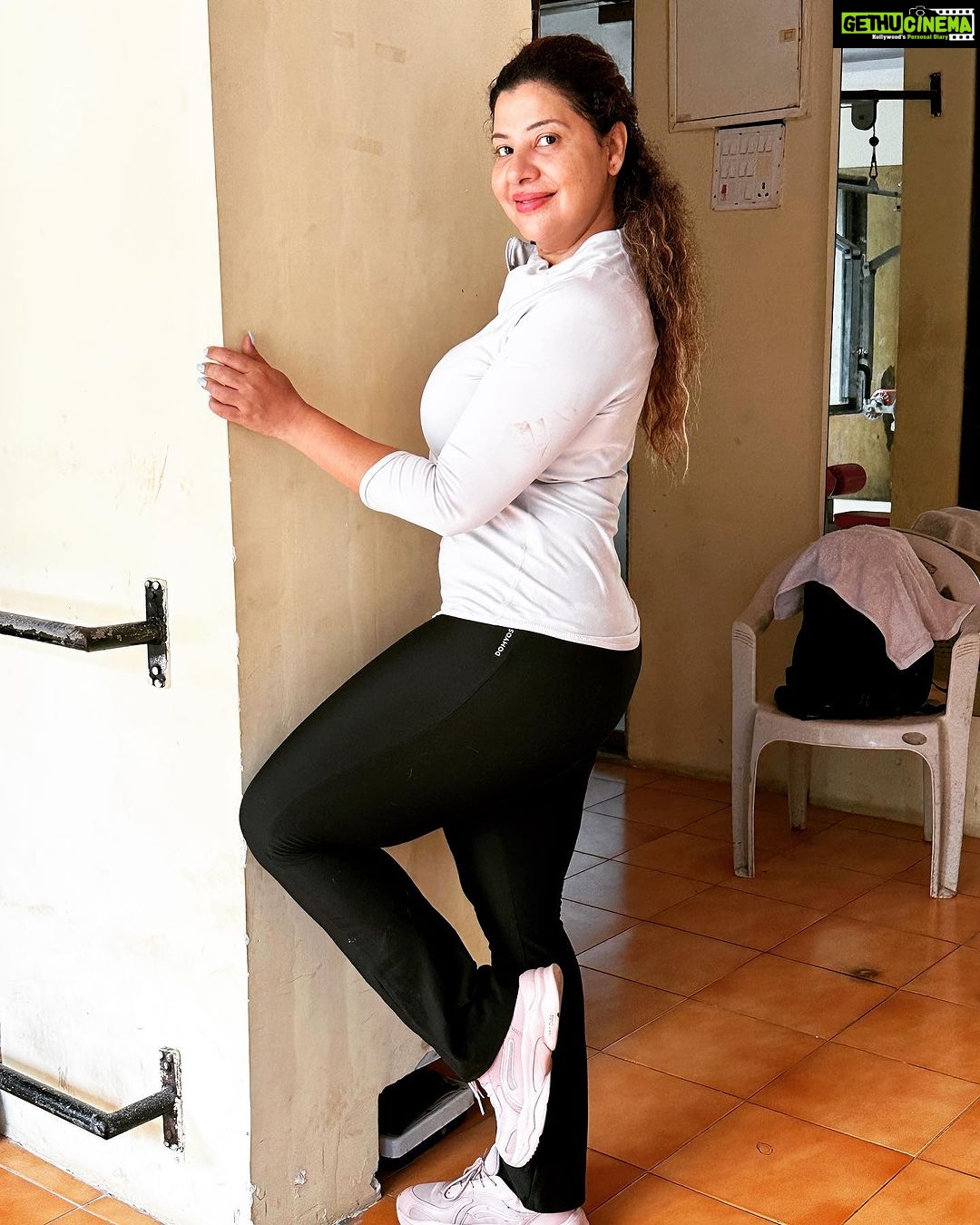 Sambhavna Seth Instagram - A little Progress each day Adds upto Big Results 🏋️♀️💪🏻