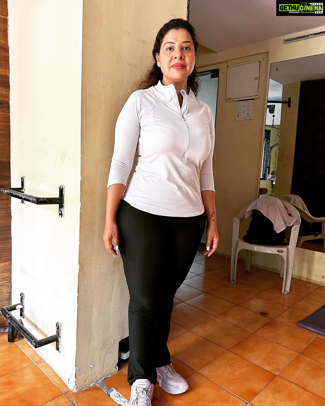 Sambhavna Seth Instagram - A little Progress each day Adds upto Big Results 🏋️♀️💪🏻