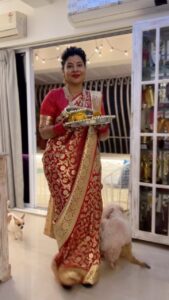 Sambhavna Seth Instagram - Happy karwa chauth my friends..
Special Thanks to Swastika @myngels_26 for making this karwachauth Saree for me ❤️

Outfit @myngels_26 
Hair @neetu_saibanna 
Jewellery @vrityasilverjewelry_