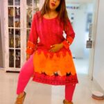 Sambhavna Seth Instagram - Agar Iss Gaane ko Salwaar kameez mei kiya jaye Toh kuch Aisa Dikhega Doston🤣🤣🤣🤣