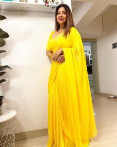 Sambhavna Seth Instagram - Jab photo click karaane ka mann na ho toh 
Photo aisi hi aati hai🙃