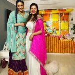 Sambhavna Seth Instagram - This girl , her gannu bappa... And her heart ❤️ @sambhavnasethofficial #ganesha🙏 #gannubappa #ganpatibappamorya #onlyblessingsandgoodvibes✌🏽️blessed #blessingsuponblessings #blessedwiththebest #onlymylovetoyou #lovetrumpsall #moryarebappamoryare Andheri - अंधेरी