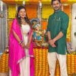 Sambhavna Seth Instagram - Ganpati Bappa Morya #day 4 Outfit @bhakti_designer @hitendrakapopara Jewellery @vrityasilverjewelry_ Hair @neetu_saibanna Mandap @amar_decorators
