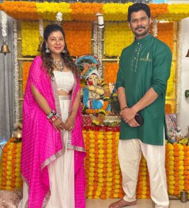 Sambhavna Seth Instagram - Ganpati Bappa Morya
 #day 4
Outfit @bhakti_designer @hitendrakapopara 
Jewellery @vrityasilverjewelry_ 
Hair @neetu_saibanna 
Mandap @amar_decorators