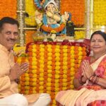 Sambhavna Seth Instagram - Ganpati Bappa morya #day2 ❤️🙏 Designer @bhakti_designer @hitendrakapopara Jewellery @vrityasilverjewelry_ Mandap by @amar_decorators