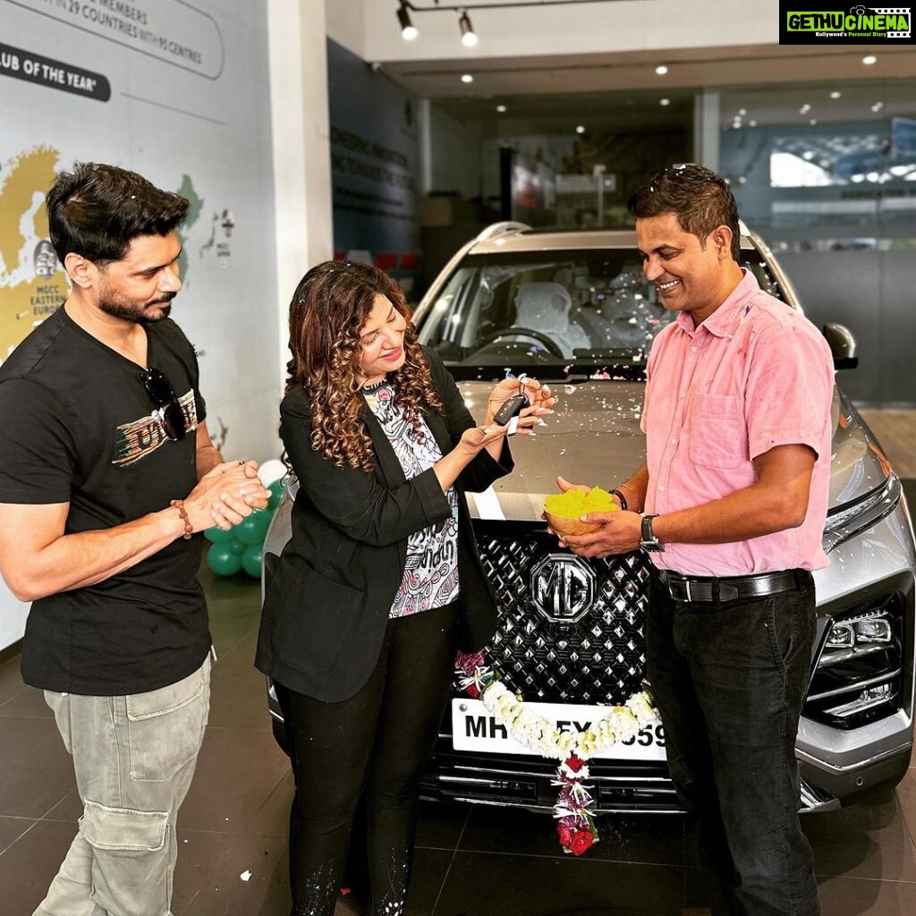 Sambhavna Seth Instagram - Big Family Bigger Car Thank you so much @mgmotorin for the Amazing Delivery ❤️