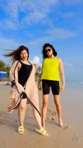 Sambhavna Seth Instagram - Saand ne jo @imavinashdwivedi ko maara
Ye usse pehle ki reel hi..
Iske baad Avinash bhi Jhumke ki trah Gir gaya
Bareli ke Baazar mei 🤪