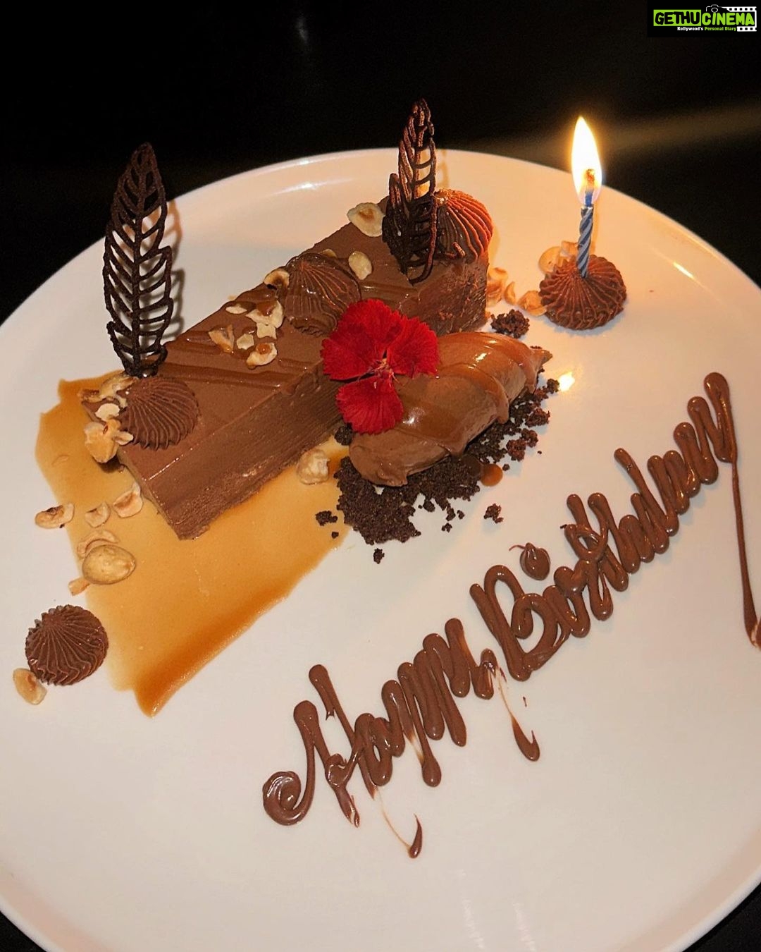 Samiksha Jaiswal Instagram - Hugs, kisses and lots of birthday wishes!❤️