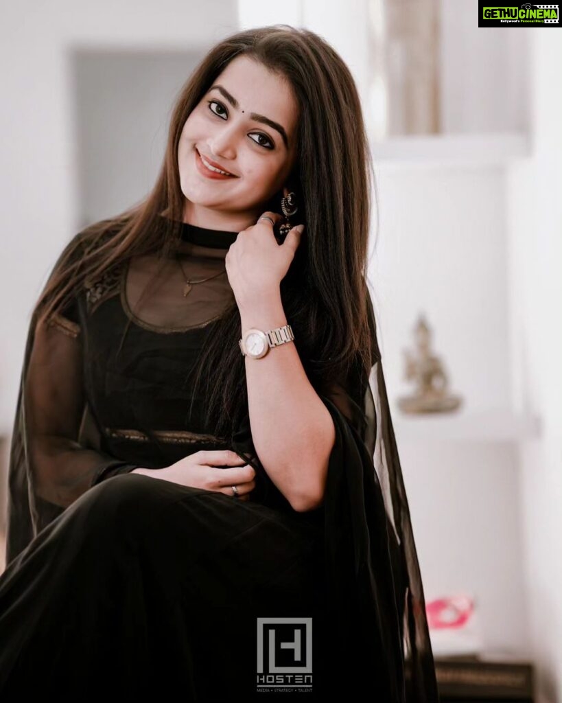 Samskruthy Shenoy Instagram - In a world full of comparisons, I choose self-love ❤ PC - @hostenofficial #samskruthyshenoy #samskruthy #hostenofficial #selflove #loveforblack #happiness #instagood #instastyle #keralatalents