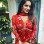 Samyuktha Shanmughanathan Instagram - Happy happpy Diwali 🪔 May the Festival of Lights bring lots of joy, peace and prosperity to you and your family. 🥰🥰 Healing, growing and glowing .. ♥️🧨