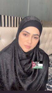 Sana Khan Instagram - Jo Kaam Dua kar sakti hai woh aur koi Nahin kar sakta 🤲🏻

Allah ki Raza mai he asal kamyabi chupi hai.
Hum badlengey toh halat badlengey.

Hadith ko sach hota hua delh rahe hai hum sab qayamat ka waqt nazdeek aa raha hai.
Apni tayari shuru kardey qabr mai Amal jayenga na hamara maal ya naam ya dunyavi rutba.

#sanakhan #anassaiyad #saiyadtariqjamil #freepalestine #palestineisbleeding #childrenaredying