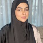 Sana Khan Instagram - The best advice to start the Hifz journey is to prepare yourself mentally first as a parent. Be aware that this process requires patience, effort, and hard work. But always keep in mind that Allah’s help will be with you. You need to feel ready before your child so that you can motivate him/her. It’s 10 people not 40 Ref: Fazail e Quran U can become hafiz anytime even as a mature individual it’s not only for kids but even parents, grandparents can. Start memorising even a sentence a day. May Allah make it easy for all parents who r giving their more than best for their children to become hafiz I m excited too for this journey of my life In Sha Allah if Allah wills 🤲🏻♥️ # sanakhan #anassaiyad #saiyadtariqjamil #islamicreminders #hafiz #quran