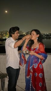 Sanaya Irani Instagram - Moonlit moments and Heartfelt prayers 🌙✨ #KarwaChauth #myForeverLove #MileyJabHumTum #15YearsOfTogetherness