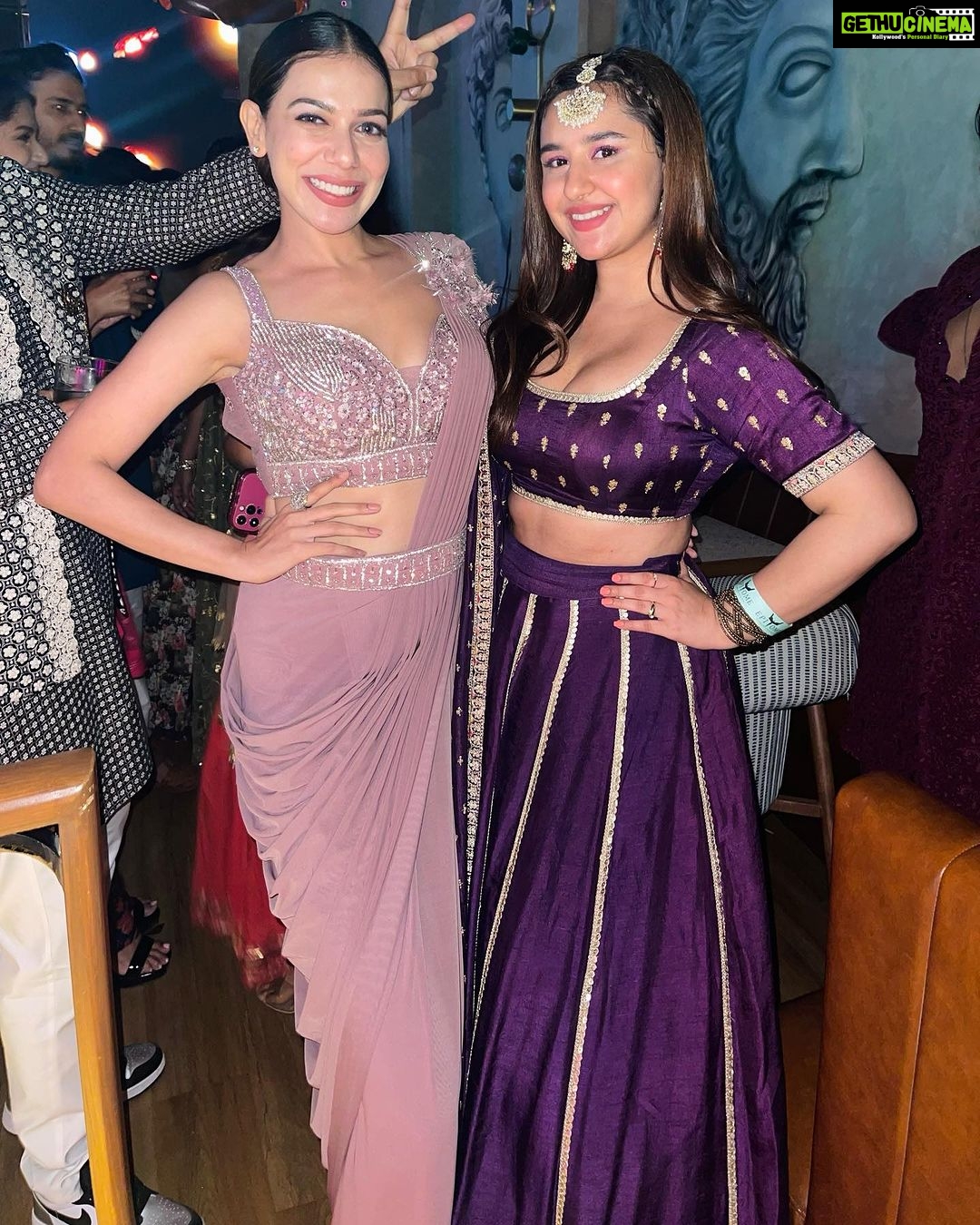 Sanaya Pithawalla Instagram - Sufi Diwali night @epitome.mumbai β¨πͺ Thank you guys for coming , and hope you all had a great time π€ Love you all β₯οΈ Wearing @yeh_lehenga_nahi_mehenga Thanks @pooja_gemawat for organising this beautiful diwali eve for me and my friends π«Άπ»