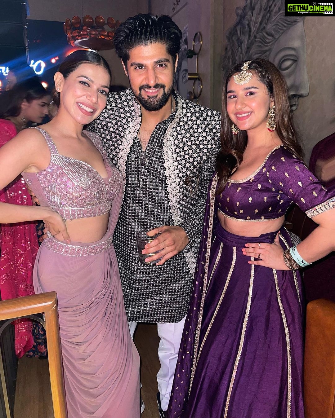 Sanaya Pithawalla Instagram - Sufi Diwali night @epitome.mumbai β¨πͺ Thank you guys for coming , and hope you all had a great time π€ Love you all β₯οΈ Wearing @yeh_lehenga_nahi_mehenga Thanks @pooja_gemawat for organising this beautiful diwali eve for me and my friends π«Άπ»