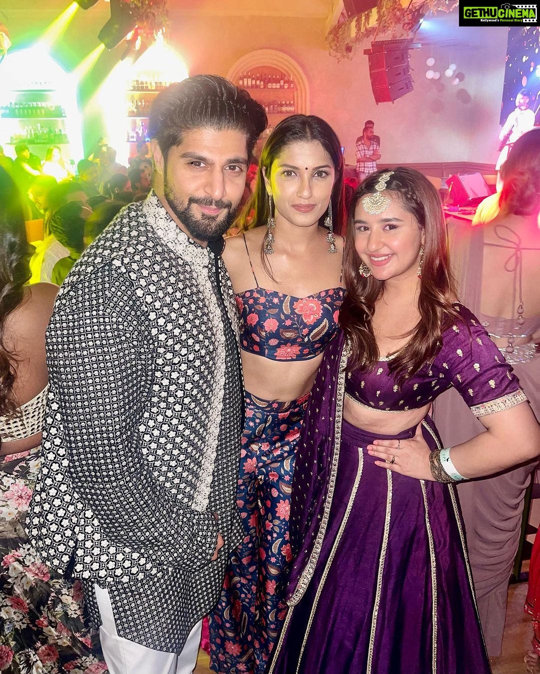 Sanaya Pithawalla Instagram - Sufi Diwali night @epitome.mumbai β¨πͺ Thank you guys for coming , and hope you all had a great time π€ Love you all β₯οΈ Wearing @yeh_lehenga_nahi_mehenga Thanks @pooja_gemawat for organising this beautiful diwali eve for me and my friends π«Άπ»