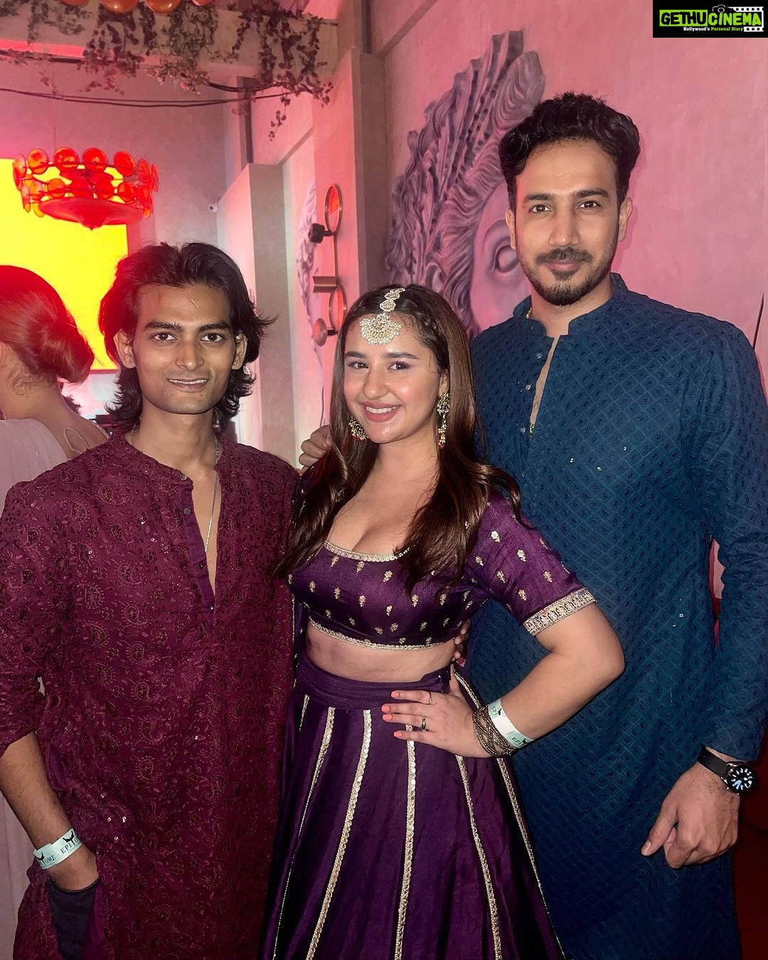 Sanaya Pithawalla Instagram - Sufi Diwali night @epitome.mumbai β¨πͺ Thank you guys for coming , and hope you all had a great time π€ Love you all β₯οΈ Wearing @yeh_lehenga_nahi_mehenga Thanks @pooja_gemawat for organising this beautiful diwali eve for me and my friends π«Άπ»