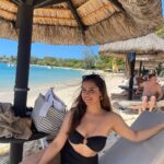 Sanaya Pithawalla Instagram - Why can’t it be beach day everyday 🏖️ 👙 🍹 @goldcoastfilmsofficial @mauritius.tourism @mtpaindia Mauritius, Indian Ocean, Africa
