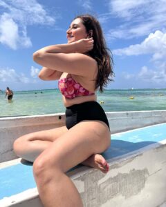 Sanaya Pithawalla Instagram - Beach bum for life ✌️😛🩷👙🏝️ 
@goldcoastfilmsofficial @mtpaindia @mauritius.tourism 
#mauritius 😍