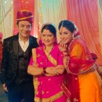 Sanchita Banerjee Instagram – A lovely logic for a beautiful life – never try to maintain relations in your life,just try to maintain life in your relations. #happy family on shoot #sautan #movie
@ravindratuteja @sanchita_banerjee23 ❤️❤️❤️😍😍 Mumbai, Maharashtra