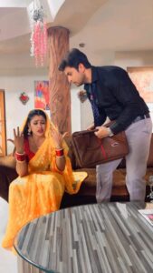 Sanchita Banerjee Instagram - Jab kismat kharab 🤢 ho to yahi hota hai 🤯

#onsetsautanbhojpurimovie #actor #actorlife #funnyreels 🎬🎥