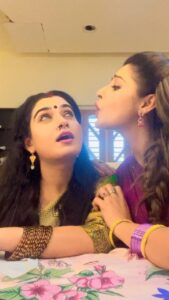Sanchita Banerjee Instagram - Pyaar toh hogya❤️😂

#comedy #funny #fun #love #friends #instadaily #positivity #instadaily #actorslife #blessed #onset